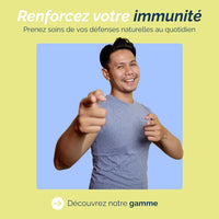 **Texte alternatif (alt text) en français :**  
Homme souriant promouvant des compléments pour renforcer l’immunité.